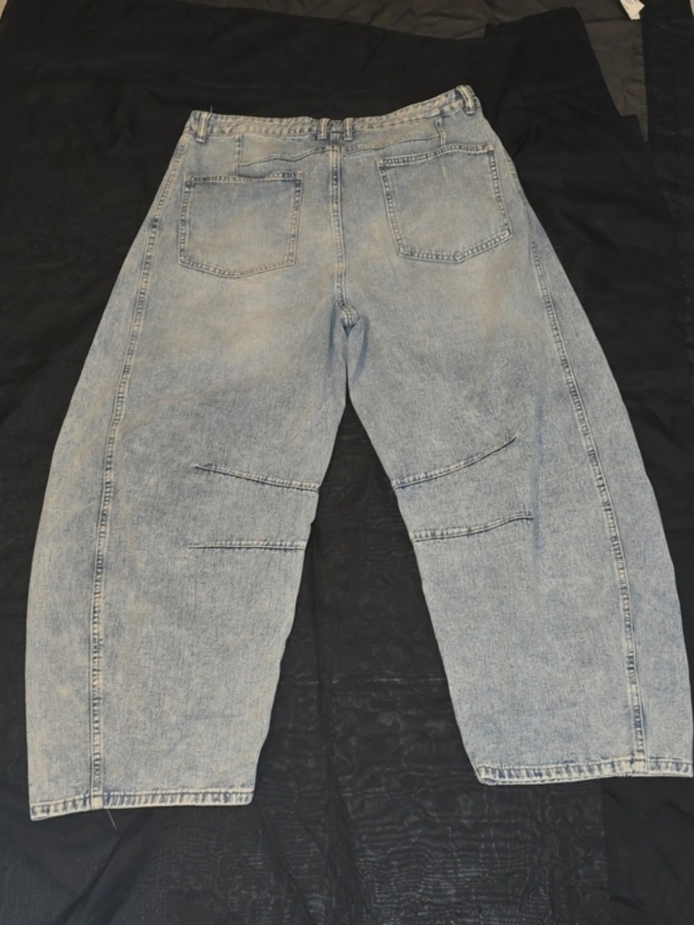 Baggy Barrel Light Wash Jeans - Picture 2 of 3